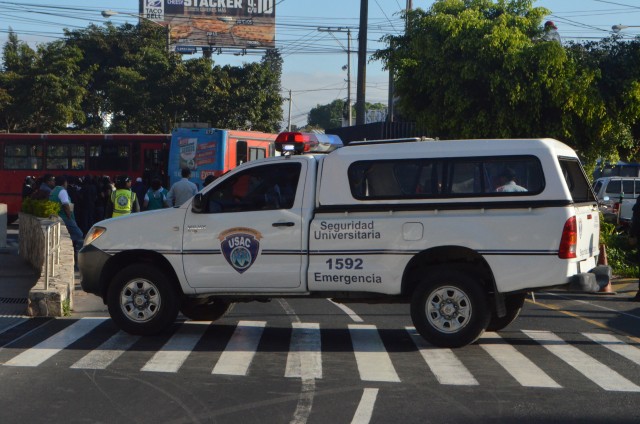 policias en el ingreso