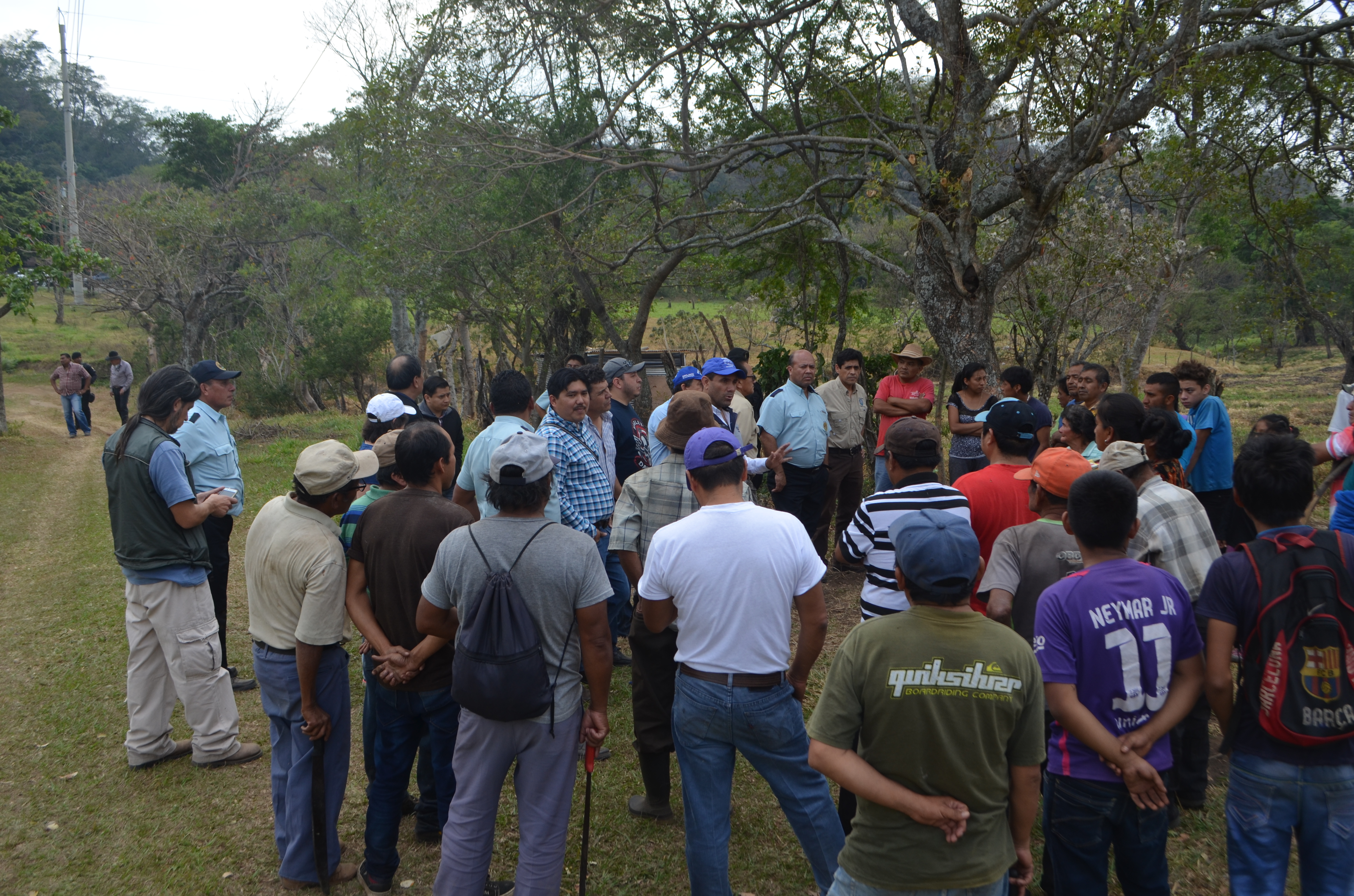 El rector dialogo con los usurpadores como una primera medida para el proceso de recuperación de las tierras. 