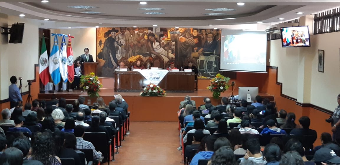 La actividad se llevó a cabo en el auditorio Mario López Larrave de la Facultad de Derecho.