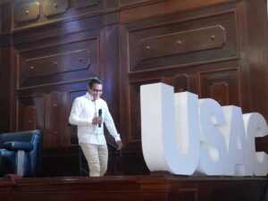 Facultad de Arquitectura celebra 68 años con la conferencia “Inexorable”